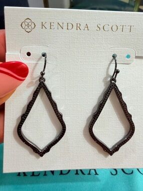 Kendra Scott Sophee Drop Earrings - NWT and Dust Bag❣️